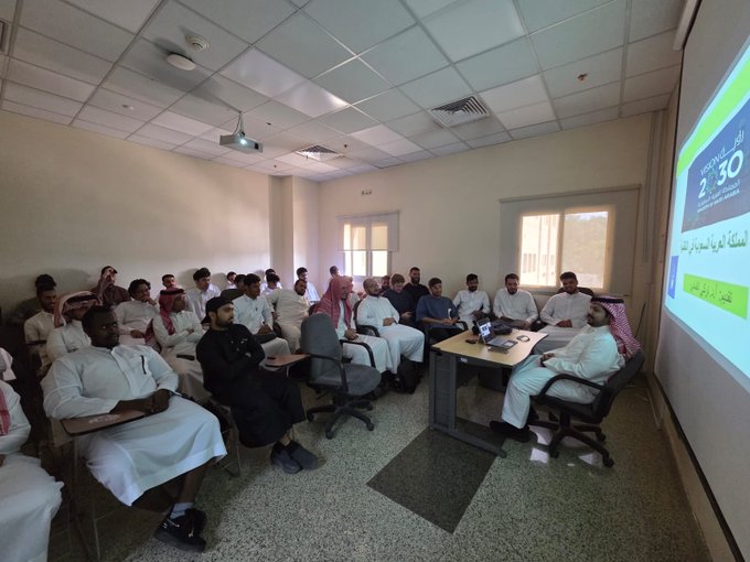 تنفيذ لقاء توعوي لطلاب كلية الحاسب الآلي بالتعاون مع وحدة التوعية الفكرية يوم الأربعاء 30-ربيع الثاني-1447